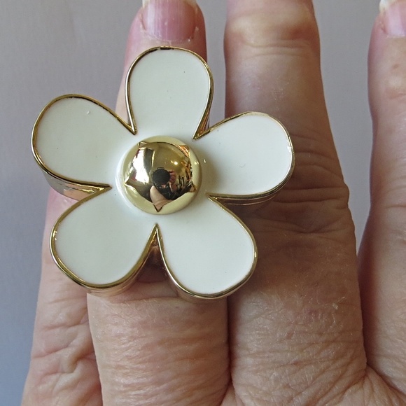 NEW IN BOX Marc Jacobs DAISY - Solid Perfume .02 Oz - Ring in Gold Pouch - Picture 7 of 8